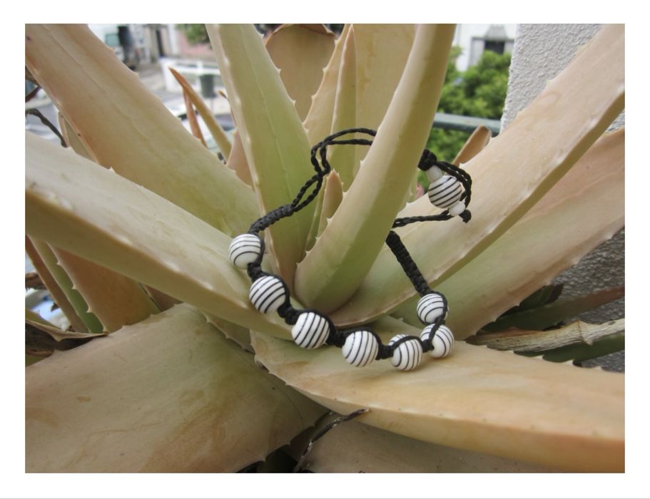 Pulseira preto e branco ajustável Artesanato Índios Pataxós