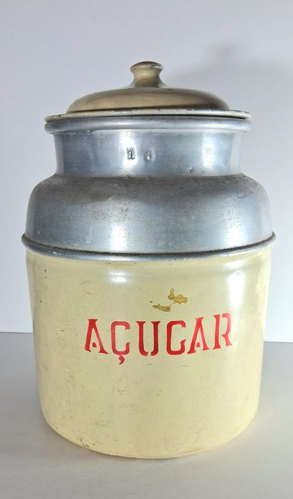 Frasco antigo de alumínio