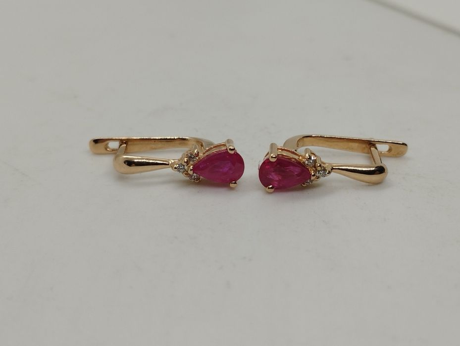 Золотые сережки с рубинами и  бриллиантами 2.35 грамма