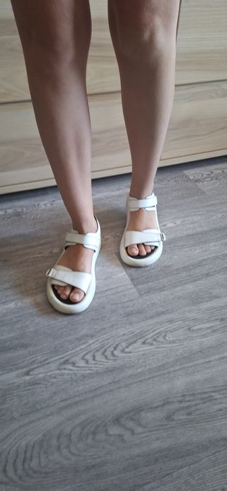 Кожаные сандали 40р