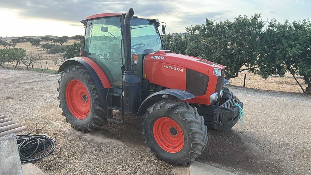 Trator Kubota M135GX-III