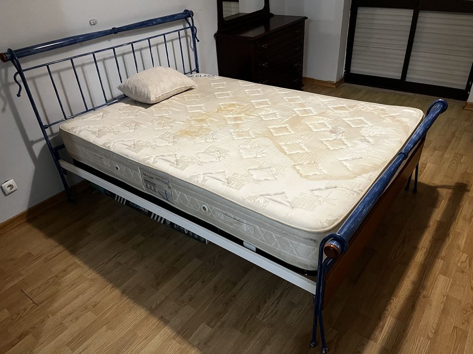 Cama de casal segunda mão em bom estado