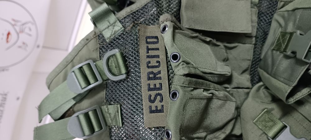 Тактичний бойовий жилет