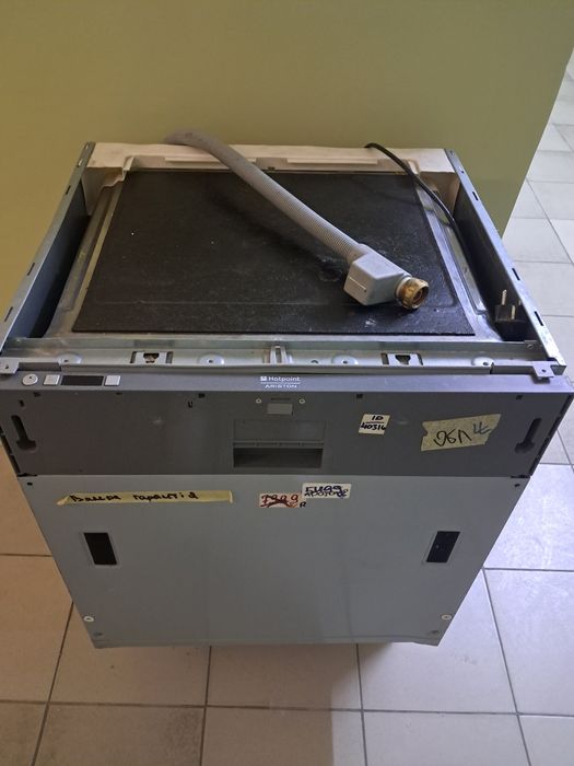 Посудомийна машина Hotpoint-Ariston