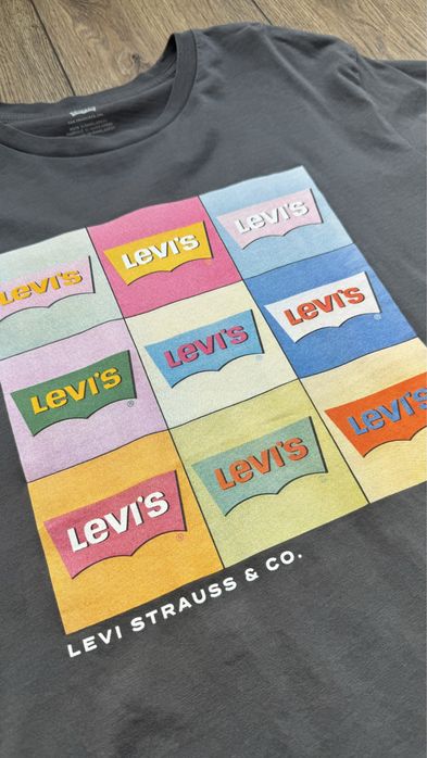 Футболка від Levis