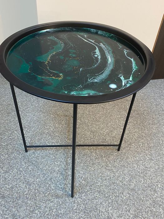 столик із епоксидної смоли