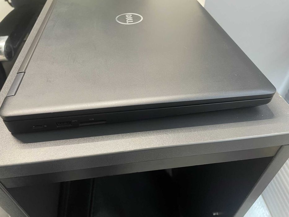 Чудовий ноутбук Dell Latitude 5590 - (Core-I5-8350 - 8Gb\256Gb-SSD)