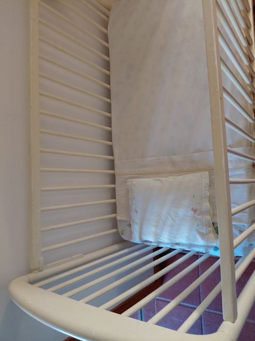 Berço branco para bebé