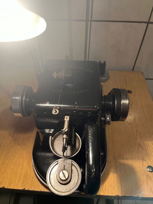 Kuśnierka , maszyna kuśnierska .