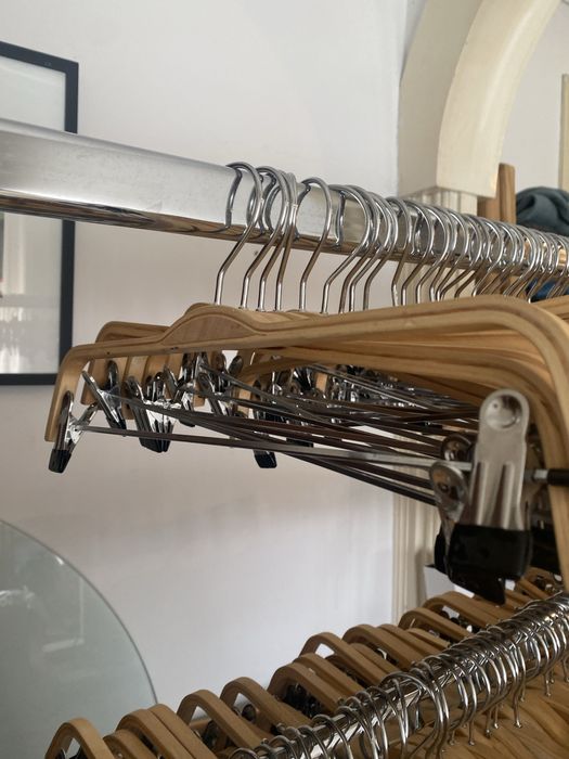 Cabides de madeira com mola