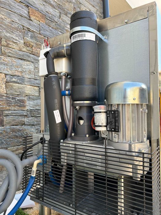 Máquina de Gelo Profissional Brema IceMaker GB 902A-Q - 95kg/dia - Gelo granulado - Excelente estado