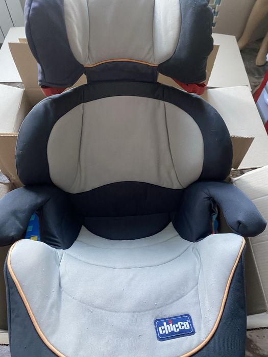 Автокрісло бустер