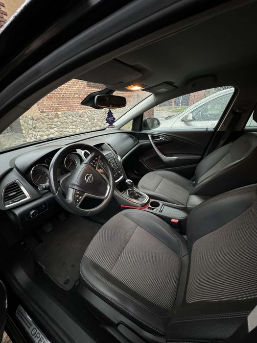 Opel Astra uszkodzony silnik 2.0 cdti 165KM