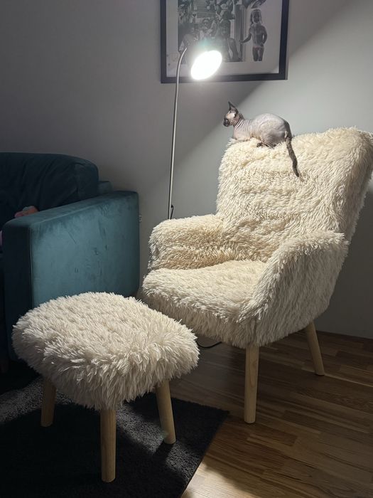 Кресло JYSK с подставкой