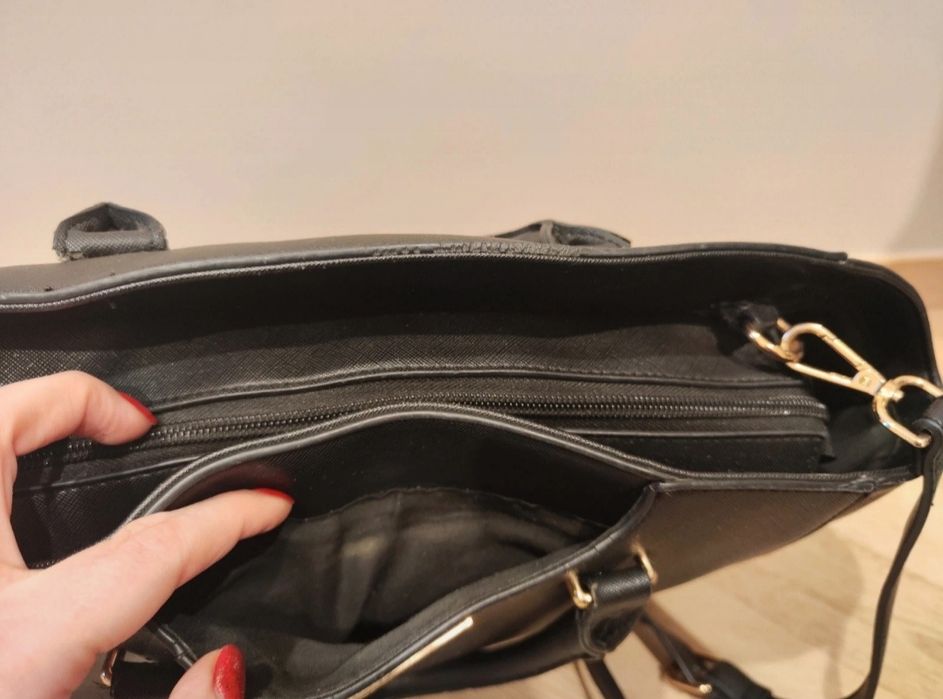 Czarna torebka Reserved