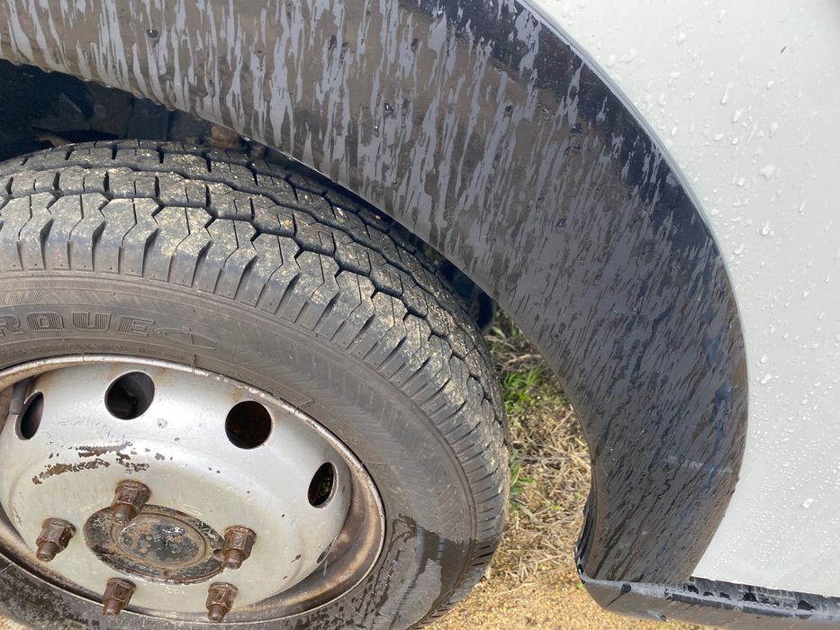 Nissan Cabstar avariada