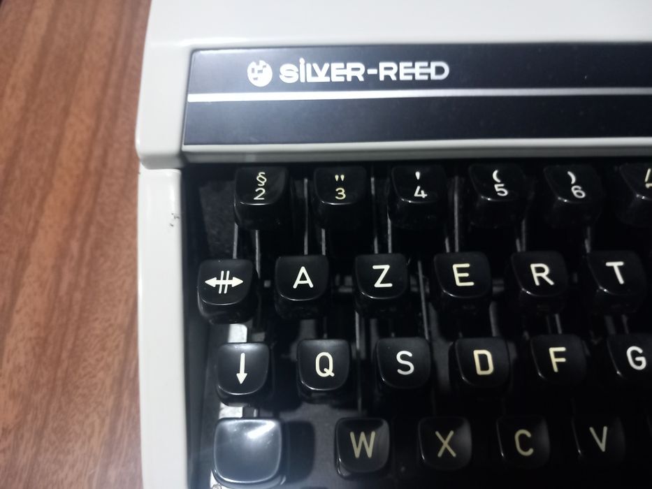 Máquina de  escrever silver reed