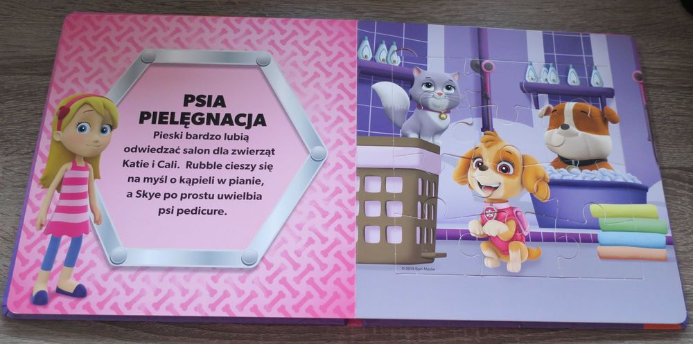 Książka z puzzlami. Psi Patrol