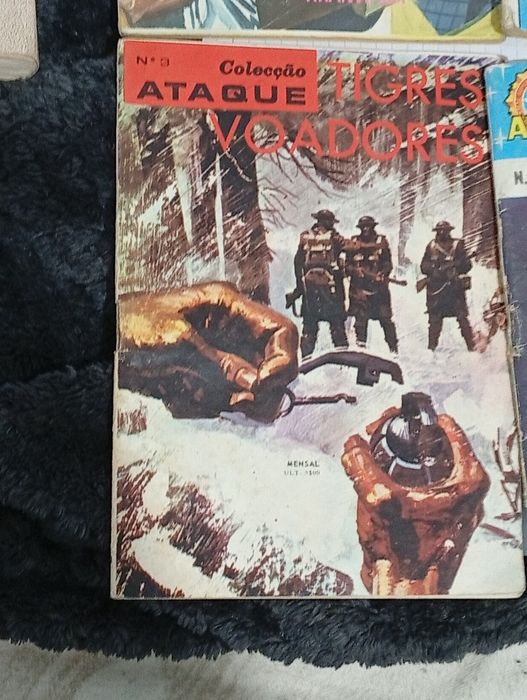 Quatro pequenos livros policiais