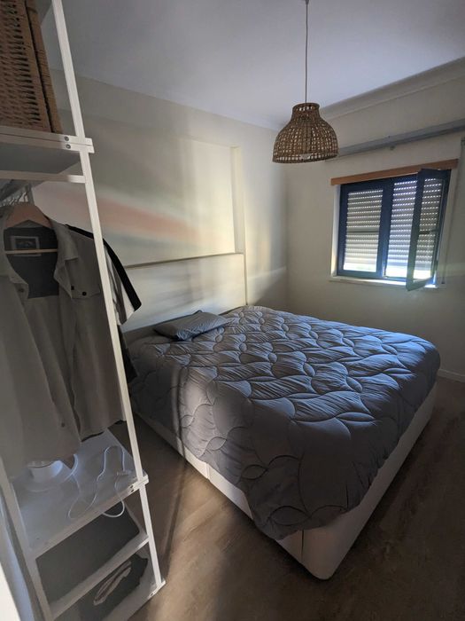 Apart. T1 (último piso com terraço espaçoso) Charneca da Caparica.