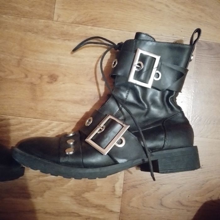 Лот жіночого взуття 3 пари.