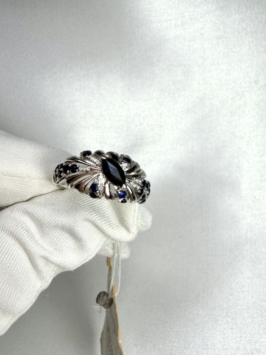 Золотий набір сережки та каблучка з діамантами та сапфірами