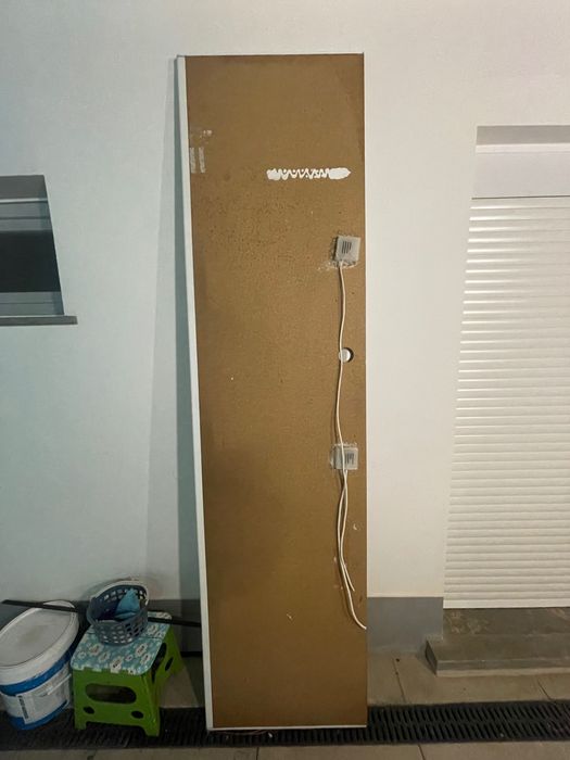 Tampo de mesa com duas tomadas elétricas e usb