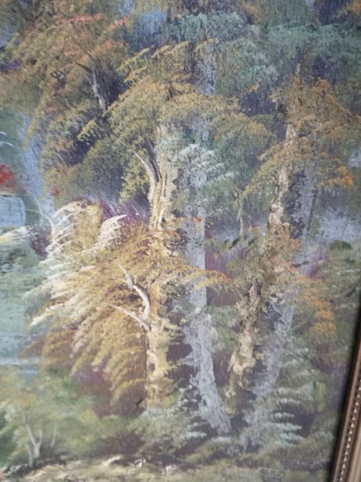 Quadro com moldura dourada