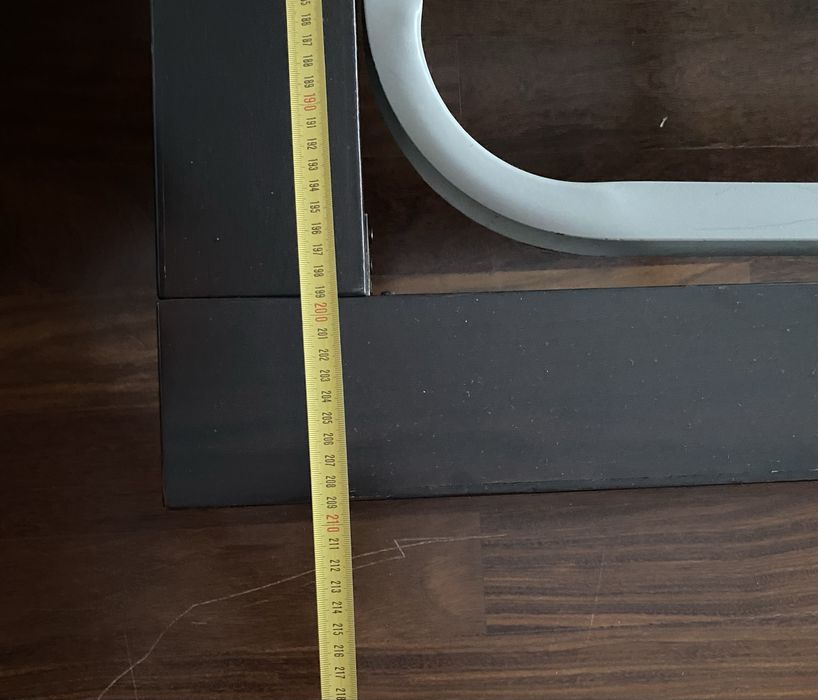 Cama casal com 2 mesas de cabeceira. 2,10 X 170cm