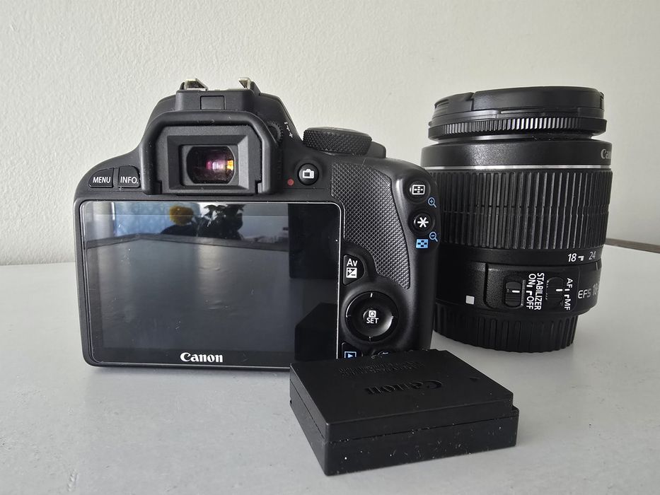 Canon 100D + 18-55mm IS II