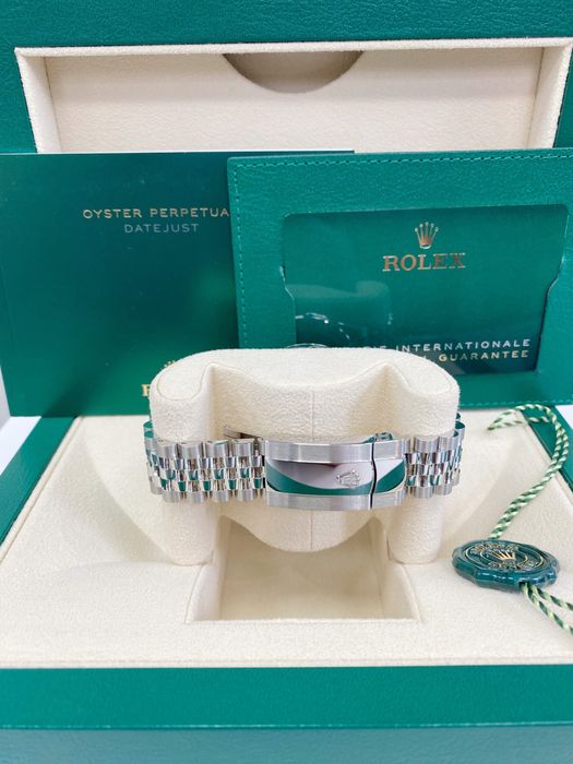 ПОВНИЙ КОМПЛЕКТ! Годинник Rolex DateJust Oyster 41 mm Oystersteel Mint Green Dial Fluted Bezel Jubilee Bracelet (Reference # 126334)