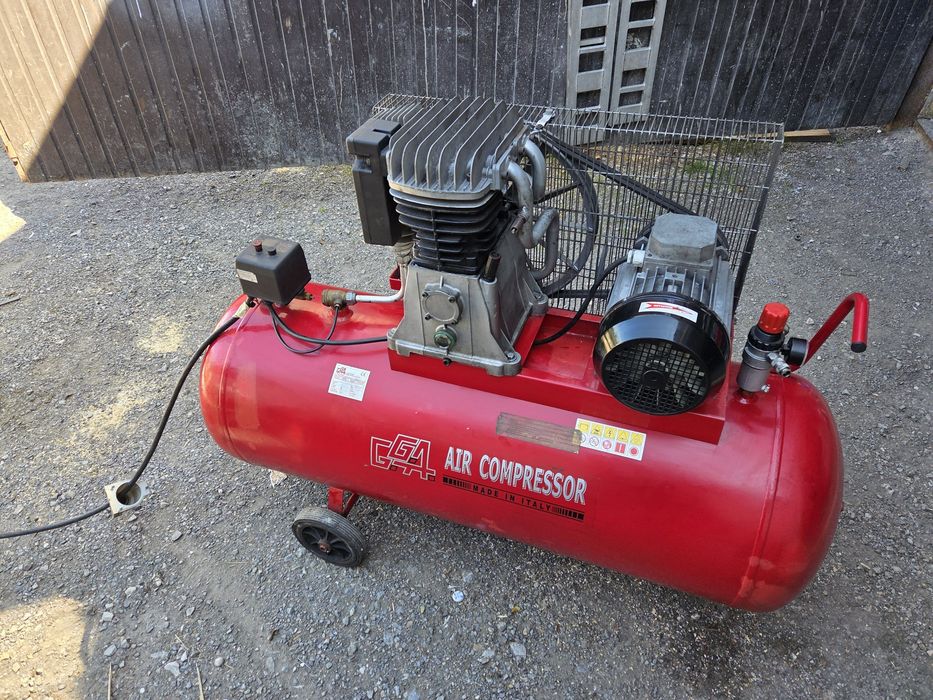 Kompresor powietrza  tłokowy sprężarka GGA made in italy 270L 10 bar 5,5kw