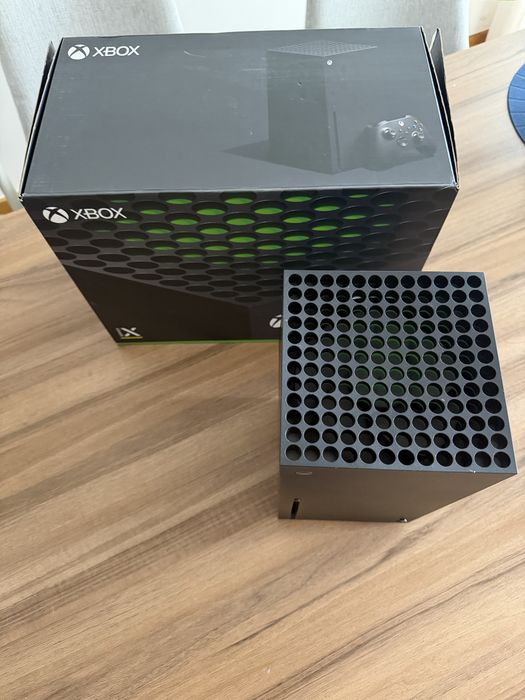 Xbox Series X c/ comando e caixa