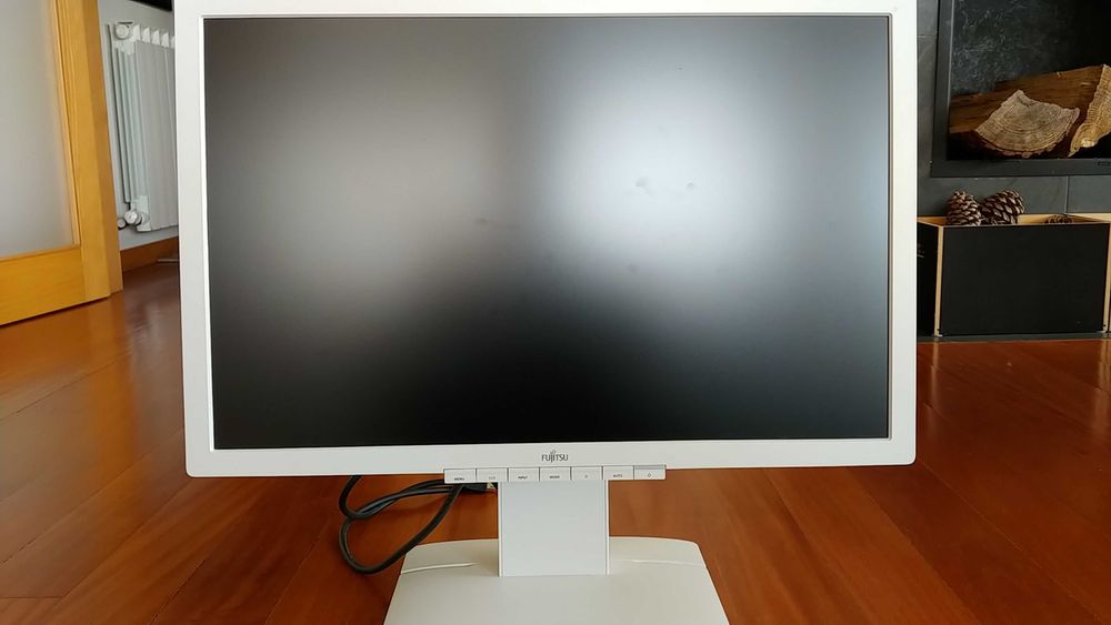 Monitor PC 24'' LCD IPS Fujitsu (Profissional) P24W-6 IPS