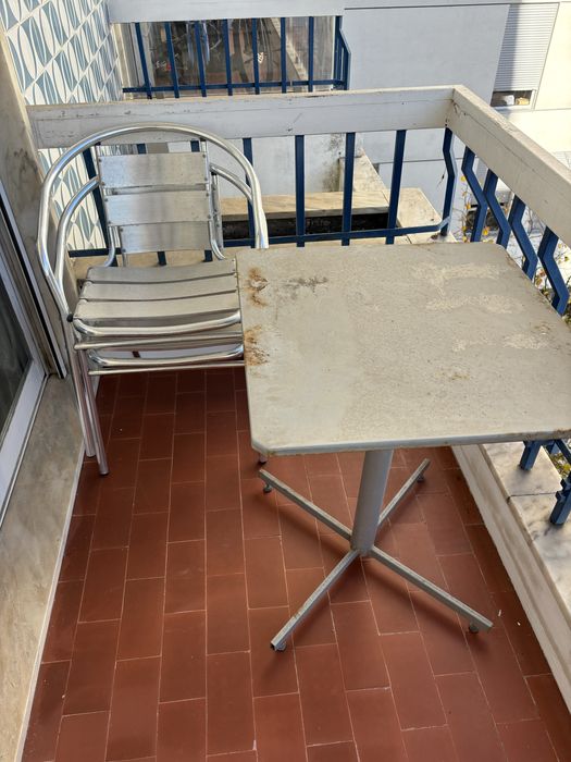 Conjunto mesa e cadeiras de exterior