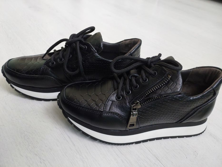 Кросівки жіночі шкіряні