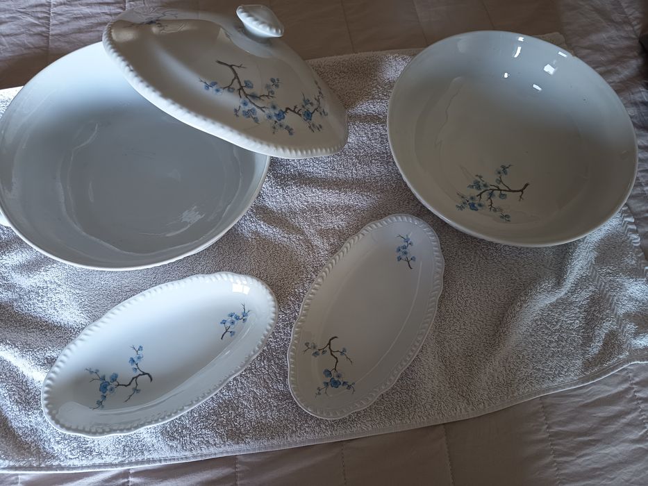 Coleção de pratos (68 peças)