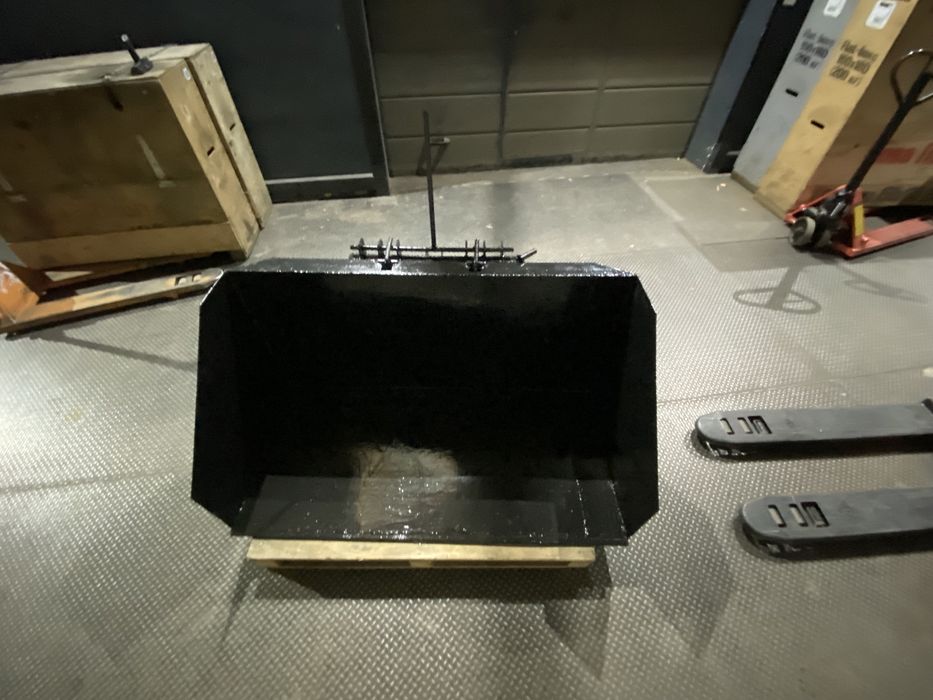 Ковш для трактора на навіску