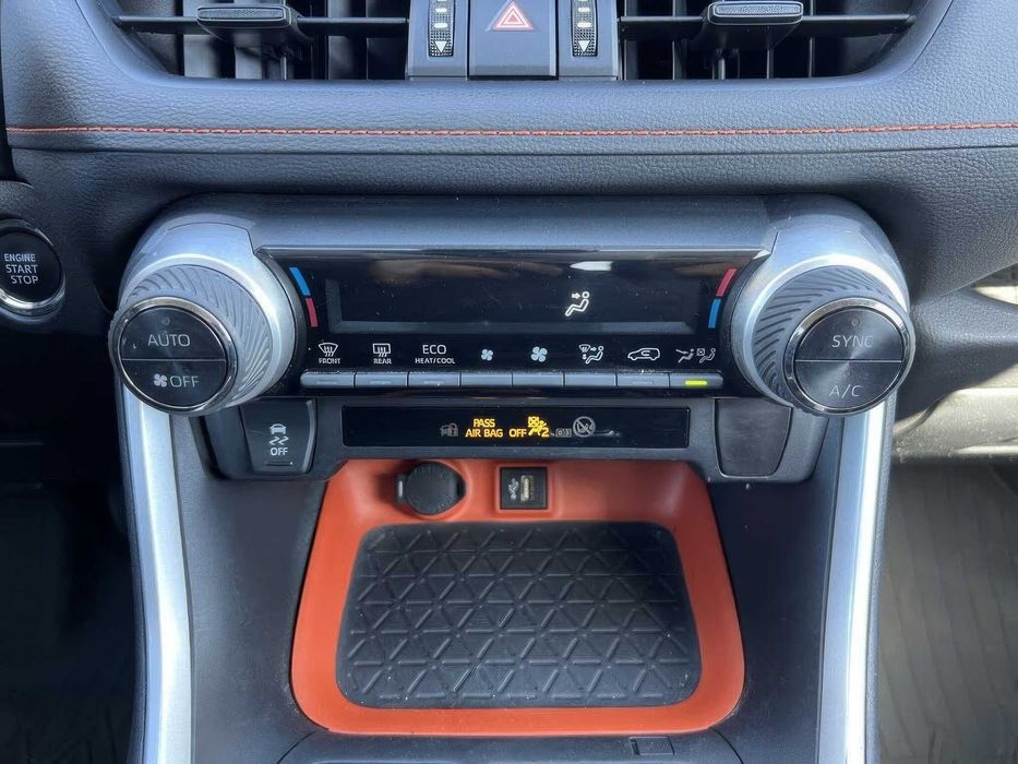 Toyota RAV4 XLE Premium      2023