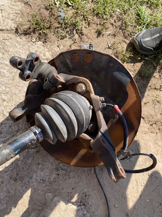 Продам цапфу до кіа карнівал в зборі тормозний діск 2 права і ліва