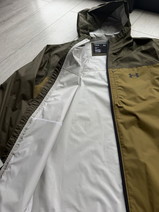 Чоловіча вітровка 2026 року  Under Armour CLOUDSTRIKE COLORBLOCK JKT, розмір L