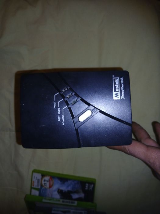 Gráfica, RAM, ventoinhas, drives e UPS

Material disponível:
- placa gráfica – 10€
- módulos RAM – 2,50€ cada
- ventoinha nova na caixa –