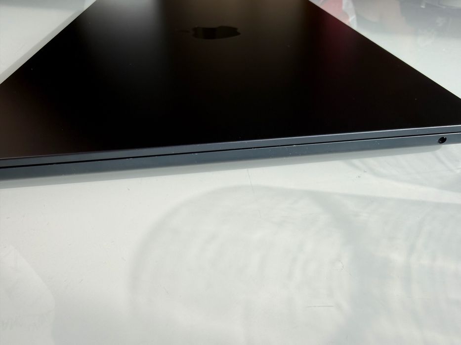 MacBook Air M2 13” (2022) • 8/256 GB • Midnight
