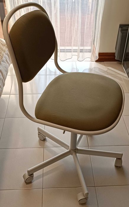Cadeira giratória Ikea ÖRFJÄLL verde em ótimo estado