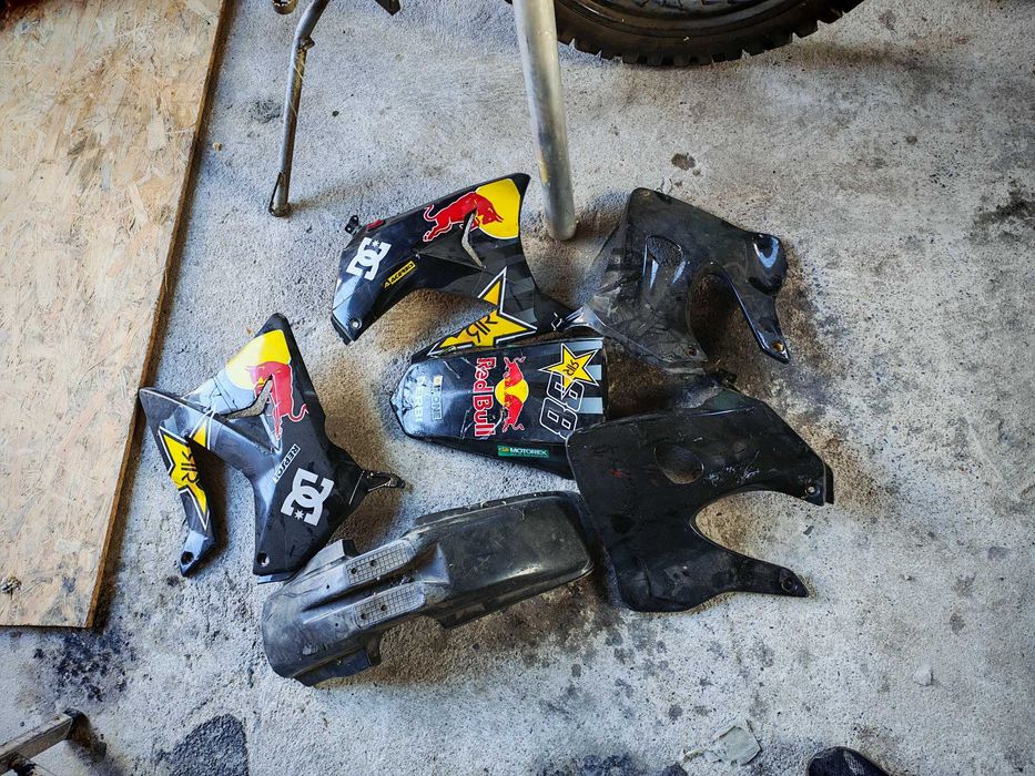 Rama z dokumentami Derbi Senda 2004 Pod silnik od Aprilia 125