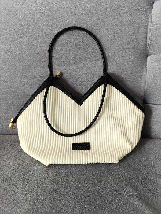 Torebka kremowa średnia