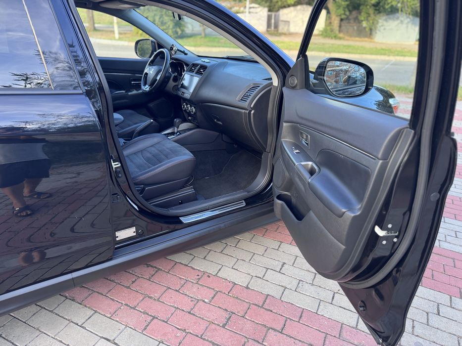 Продам Mitsubishi Outlander Sport 2017 года АКПП 4х4 в отличном состоя