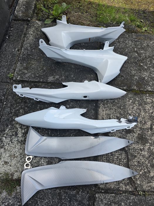 Plastiki do Suzuki gsx-r1000 k9 i przełącznik prawy