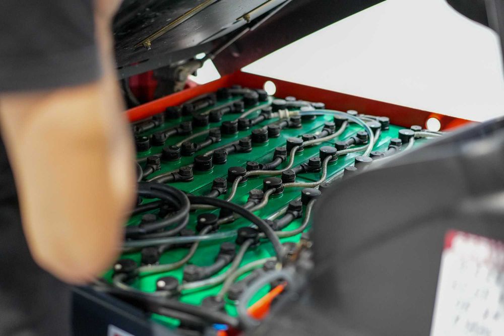 Linde elektryczny E30 2014 r + ładowarka