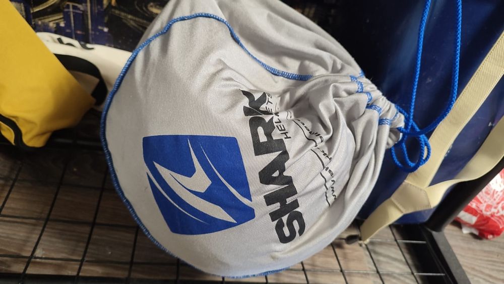 Шолом Shark Raw Soyouz